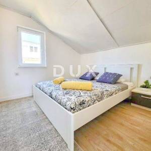 PRIMOŠTEN- Kuća s više apartmana i s prekrasnim pogledom na more