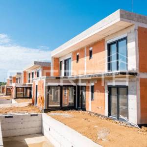 Privlaka, moderna vila s bazenom - dovršetak radova početak 2026.
