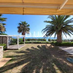 PRIVLAKA, ZADAR - EKSKLUZIVNA PRILIKA – Stan u 1. redu do mora!