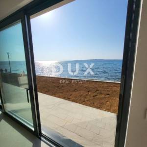 PRIVLAKA, ZADAR - S1 Luksuzna novogradnja u 1. redu do mora