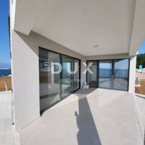 PRIVLAKA, ZADAR - S1 Luksuzna novogradnja u 1. redu do mora