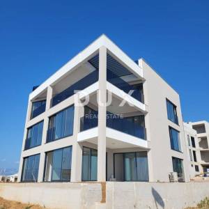 PRIVLAKA, ZADAR - S1 Luksuzna novogradnja u 1. redu do mora