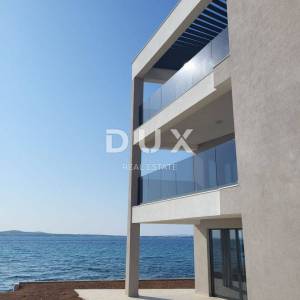 PRIVLAKA, ZADAR - S9 Luksuzna novogradnja u 1. redu do mora