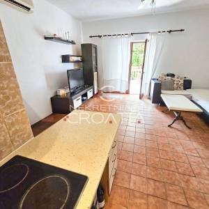 PRIZNA: 1. RED DO MORA, 2 APARTMANA!