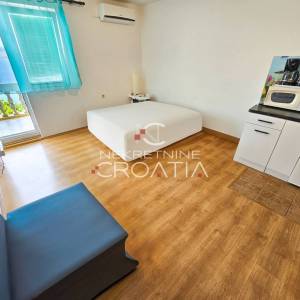 PRIZNA: 1. RED DO MORA, 3 APARTMANA!