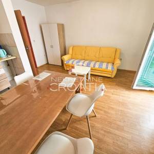 PRIZNA: 1. RED DO MORA, 3 APARTMANA!