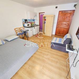 PRIZNA: 1. RED DO MORA, 3 APARTMANA!