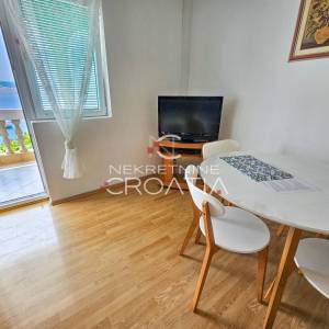 PRIZNA: 1. RED DO MORA, 3 APARTMANA!