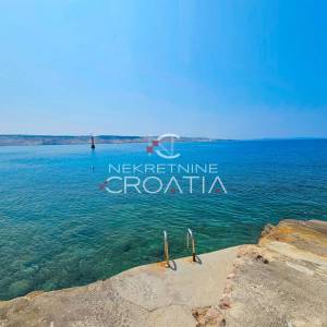 PRIZNA: 1. RED DO MORA! 