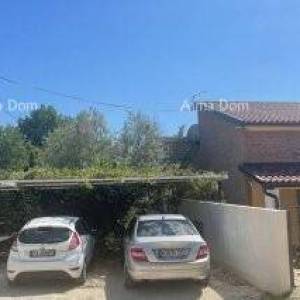 Prodaja dvije povezane kuće u Pomeru