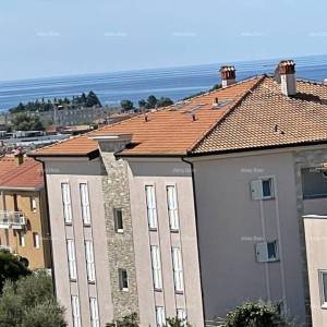Prodaja dvoetažnog stana s pogledom na more i zajedničkim bazenom, Novigrad.