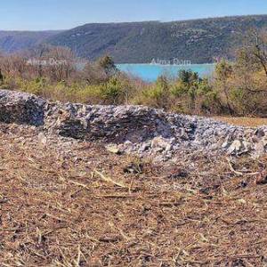Prodaja građevinskog zemljišta sa pogledom na more, Trget