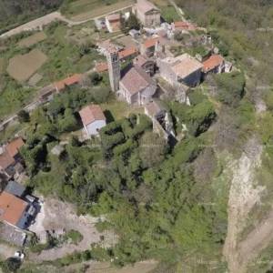 Prodaja istarske kuće u samom centru slikovitog mjesta, blizina Grožnjana!