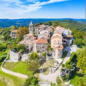 Prodaja, kamena kuća, 10 soba, Hum