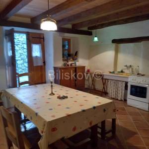 Prodaja, kamena kuća, 10 soba, Hum
