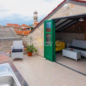 Prodaja, Kamena kuća u centru-Kaštel Novi