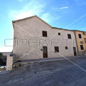 Prodaja, Kuća, Bol, Ivana Gundulića , Poluugrađena, 330m2
