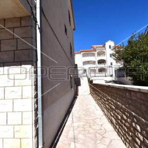 Prodaja, Kuća, Bol, Ivana Gundulića , Poluugrađena, 330m2