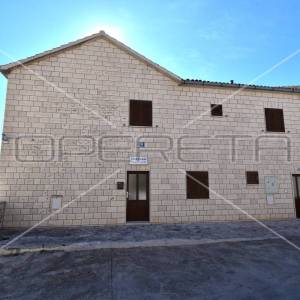 Prodaja, Kuća, Bol, Ivana Gundulića , Poluugrađena, 330m2