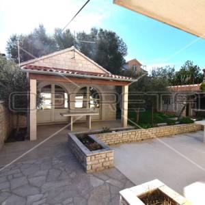 Prodaja, Kuća, Bol, Ivana Gundulića , Poluugrađena, 330m2
