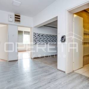 Prodaja, Kuća, Kromosovo naselje, Kolodvorska, Poluugrađena, 200m2