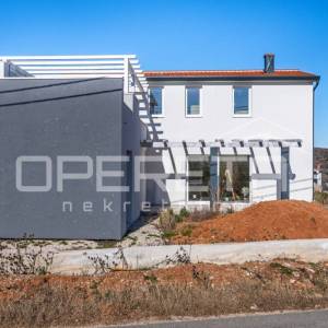 Prodaja, Kuća, Momjan, Momjan, Dvojni objekt, 231m2