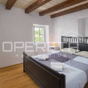 Prodaja, Kuća, Motovun, Motovun, Samostojeća, 220m2