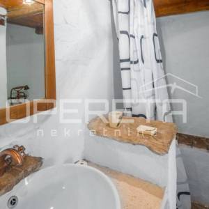 Prodaja, Kuća, Motovun, Motovun, Samostojeća, 220m2