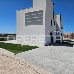 Prodaja, Kuća, Vrsi, Šordova ulica, Samostojeća, 200m2