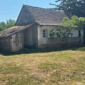 Prodaja, Kuća za rušenje s okućnicom površine 3110m2, PRILIKA!
