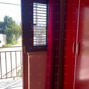 Prodaja kuće s dvorištem i parkirnim mjestima, Pula!
