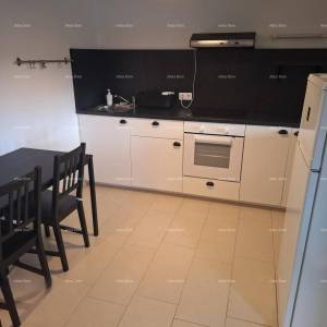 Prodaja-Lijepo uređeni, opremljen stan u mirnom naselju blizu mora, Umag!