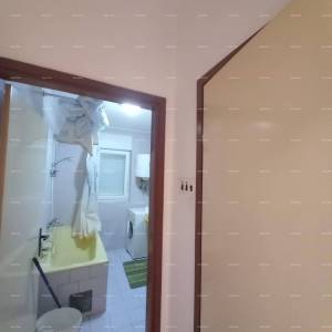 Prodaja, Ližnjan , kuća u nizu sa tri apartmana.