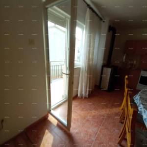 Prodaja, Ližnjan , kuća u nizu sa tri apartmana.