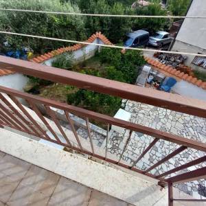 Prodaja, Ližnjan , kuća u nizu sa tri apartmana.
