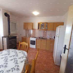 Prodaja, Ližnjan , kuća u nizu sa tri apartmana.