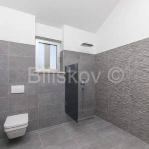 Prodaja, luksuzna vila s bazenom, 100 m od mora