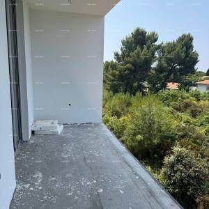 Prodaja luksuznog stana s parkirnim mjestom i pogledom na more, Ližnjan!
