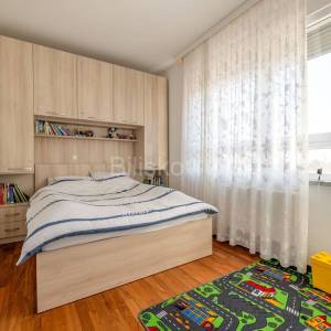 Prodaja, Maksimir, višeetažan, 5-soban stan, 2 VPM, vrt