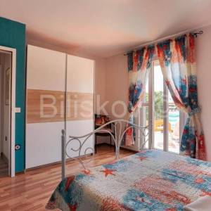 Prodaja, Medulin, vila sa bazenom, 3 uređena studio apartmana