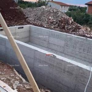 Prodaja obiteljske kuće s bazenom, roh bau,  Kuća se gradi na periferiji grada Pule.
