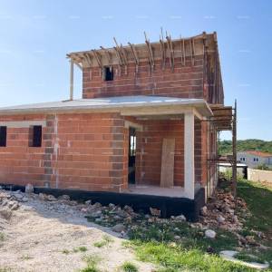 Prodaja obiteljske kuće s bazenom, roh bau,  Kuća se gradi na periferiji grada Pule.