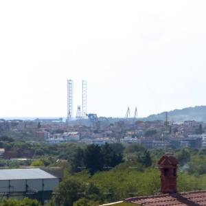 Prodaja obiteljske kuće s bazenom, roh bau,  Kuća se gradi na periferiji grada Pule.