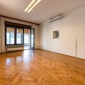 Prodaja, Pantovčak, samostojeća kuća, 2 GPM, 5 VPM, balkon