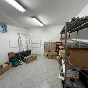 Prodaja, Poslovna zgrada, Centar, Ulica Antuna Štera, 907m2