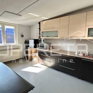 Prodaja, Poslovna zgrada, Samobor-istok, Ulica grada Wirgesa, 1050m2
