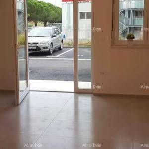 Prodaja poslovnog prostora s natkrivenim parking mjestom, Pula!,