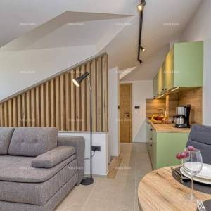 Prodaja prelijepe apartmanske kuće sa tri apartmana u centru, Vrsar!