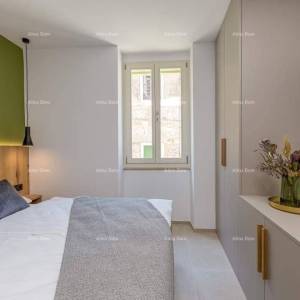 Prodaja prelijepe apartmanske kuće sa tri apartmana u centru, Vrsar!