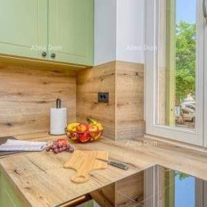 Prodaja prelijepe apartmanske kuće sa tri apartmana u centru, Vrsar!